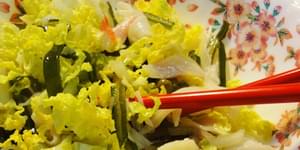 крабовый салат с морской капустой, салат +с морской капустой +и крабовыми палочками, салат крабовые палочки морская капуста яйца