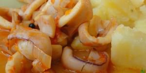 тушеные кальмары, кальмары тушеные +в сметане, тушеные кальмары +с луком, рецепт тушеных кальмаров, кальмары тушеные +в сметане +с луком, кальмары тушеные +с морковью, кальмары тушеные +с овощами, кальмары тушеные +с луком +и морковью, кальмары тушеные +в мультиварке,